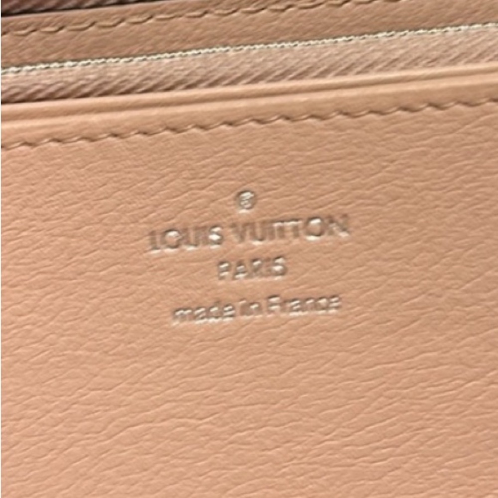 Louis Vuitton Pink Mahina Leather zip around wallet Full Set - Picture 8 of 11